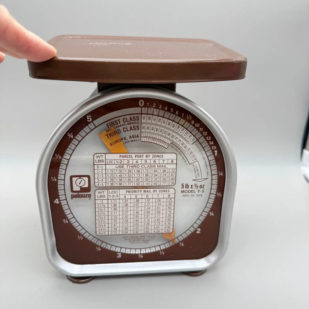 Vintage Pelouze Model Y-5 Postal Scale 5lb Brown Metal 1978 Evanston IL USA